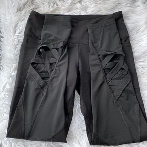 Victoria Sport Cut-Out Strappy Leggings